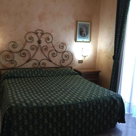 Hotel Centrale Europa Катания Екстериор снимка