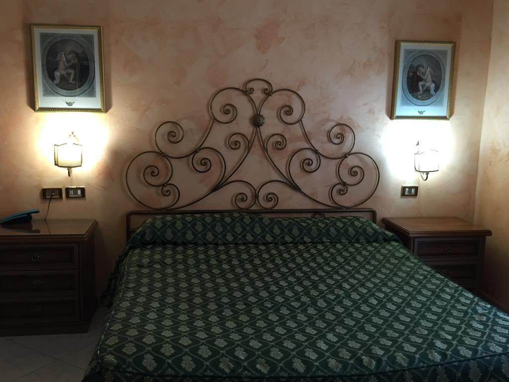 Hotel Centrale Europa Катания Екстериор снимка